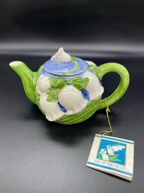Papel Hand Painted Lilly of the Valley Tea Pot Sri Lanka